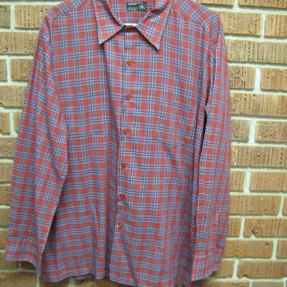 JC PENNEY LONG SLEEVE BUTTON DOWN SHIRT - XL